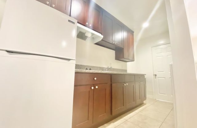 301 N Sycamore Ave - 301 North Sycamore Avenue, Los Angeles, CA 90036