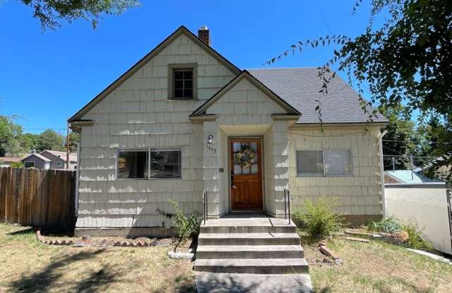 Charming 3bdrm, 1 bath house with fenced yard and basement less than 2 miles from Oregon Tech and Sky Lakes photos photos