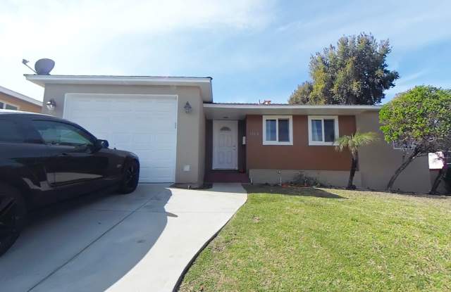 BEAUTIFUL WOOD FLOORS IN THIS- 5 BED 2 BATHROOM- Includes maid service photos photos BEAUTIFUL WOOD FLOORS IN THIS- 5 BED 2 BATHROOM- Includes maid service photos photos
