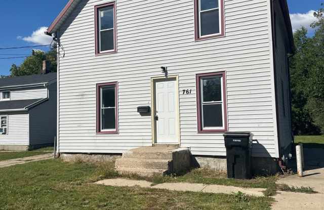 Spacious Freshly Updated Home Close to Downtown Beloit Gallery 1