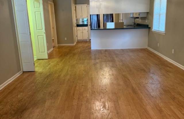 2 bd/2 ba house - 2558 Arlington - Tupelo Gallery 3