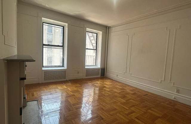 309 W 54th St Apt 3A Gallery 3