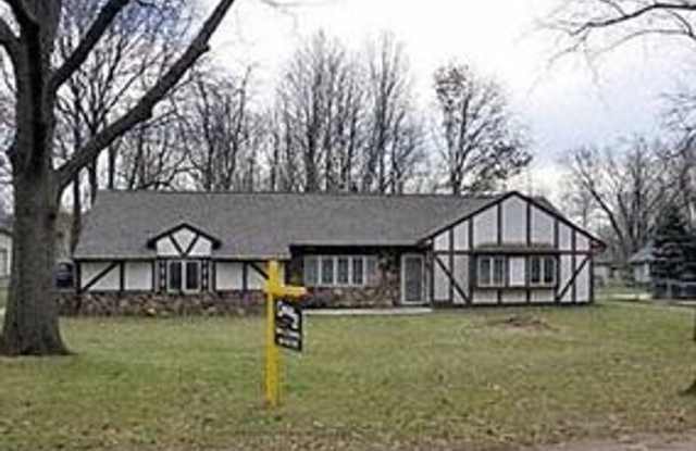 1555 Oak Street - 1555 Oak Street, Waterford, MI 48328