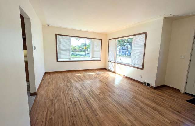 200 E. Lincoln, Remodeled 2 bedroom house with basement and garage Gallery 4