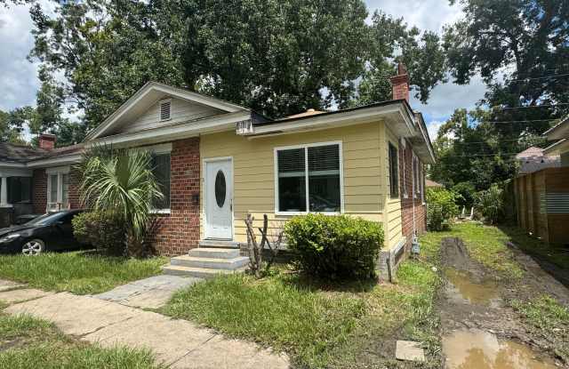 Single Family Home - Three Bedroom Under Renovation Gallery 1
