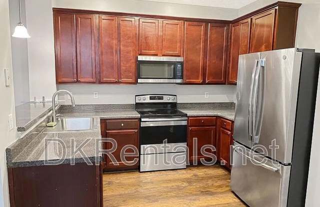 Room in 3 Bedroom Home at Stone Gate Way Gallery 3