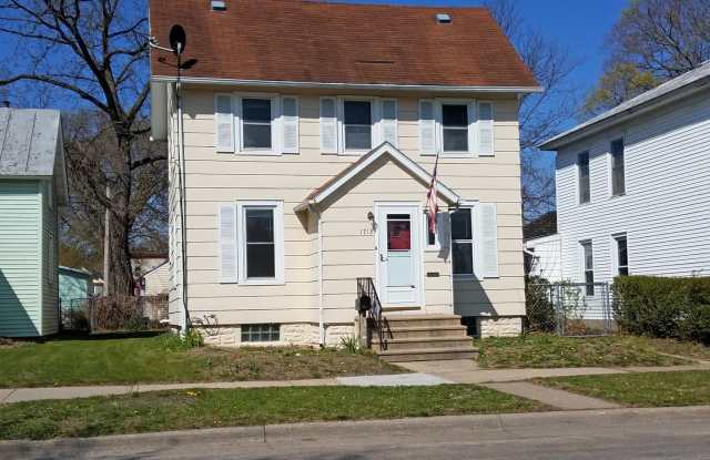 Single Family Home with Garage photos photos