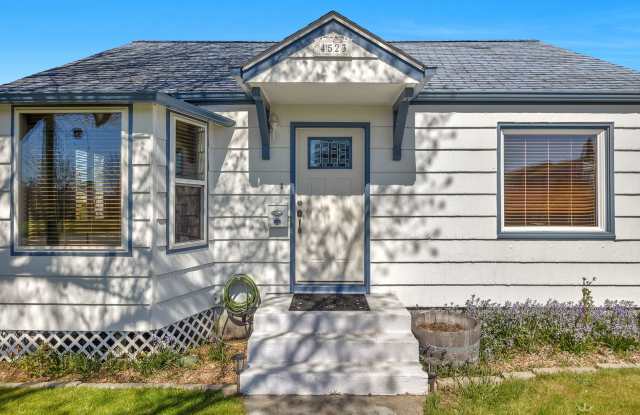 Proctor District Adorable Craftsman-Style Home in North Tacoma photos photos Proctor District Adorable Craftsman-Style Home in North Tacoma photos photos