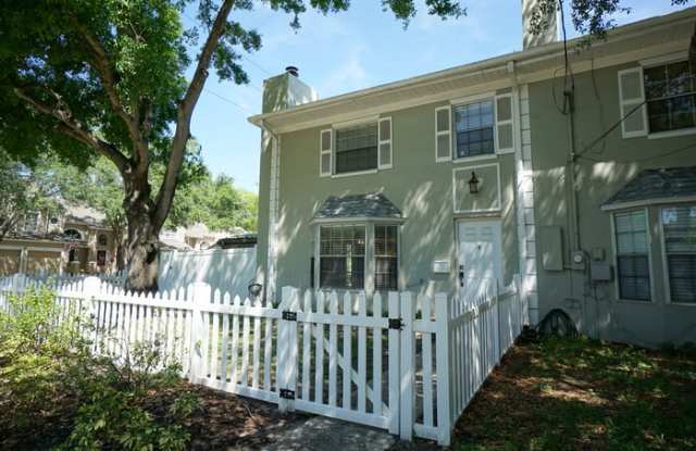 3323 West Swann Avenue Gallery 1