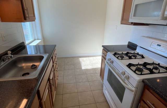 1-BED* w/HEAT & HW * BRIGHTON @ Comm & Wash * Gallery 4