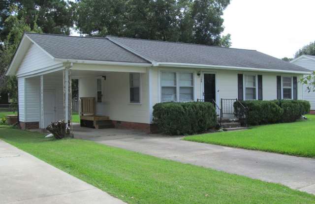 3 Bed 1 Bath House with Spacious Backyard photos photos