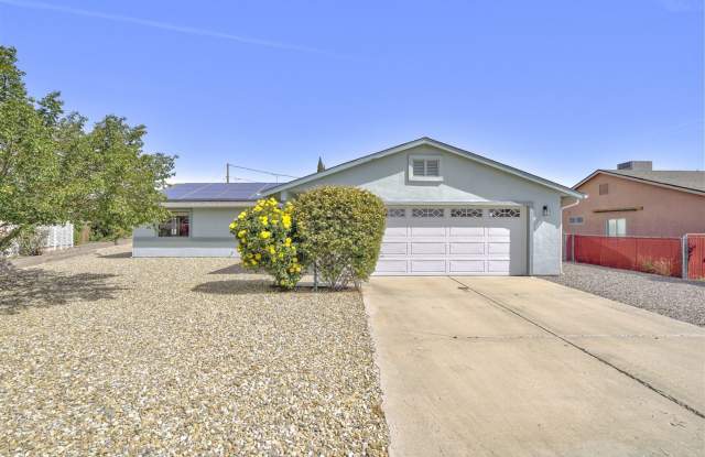 Home With 2 En-Suite Bedrooms in Prescott Valley photos photos