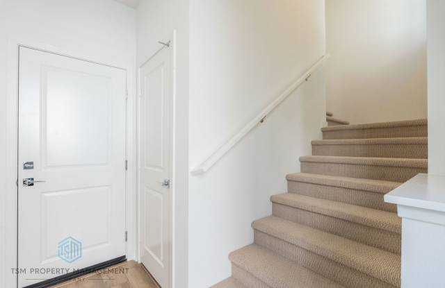Brand New 3 Bed 2.5 Bath Townhouse in Eastvale Square! Gallery 4