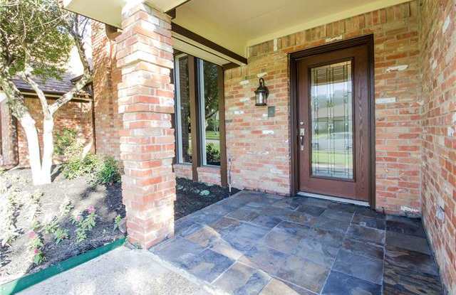 1924 Deerfield Drive Gallery 3