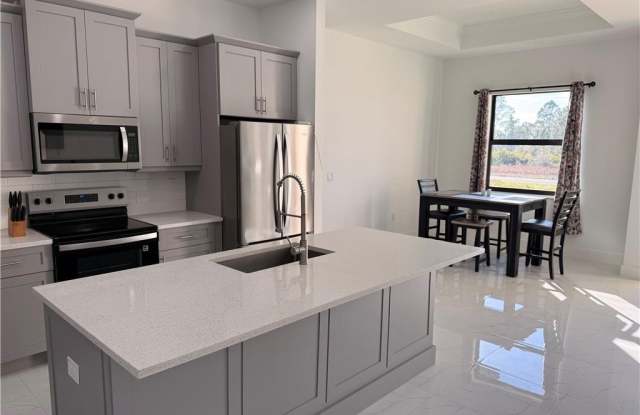 941 Columbus Blvd S photos photos