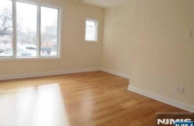 2191 Edwin Avenue Gallery 2