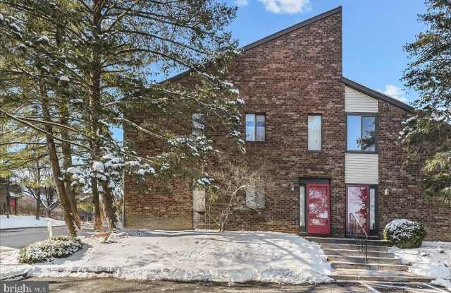 102 MOUNTAINVIEW Drive unit: 102 photos photos