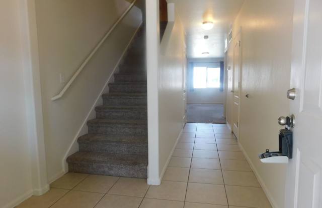 Spacious Townhome Gallery 3