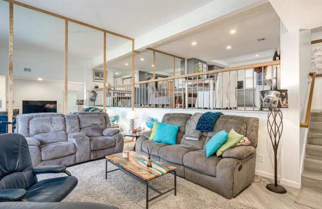 4752 LA VILLA MARINA Gallery 2