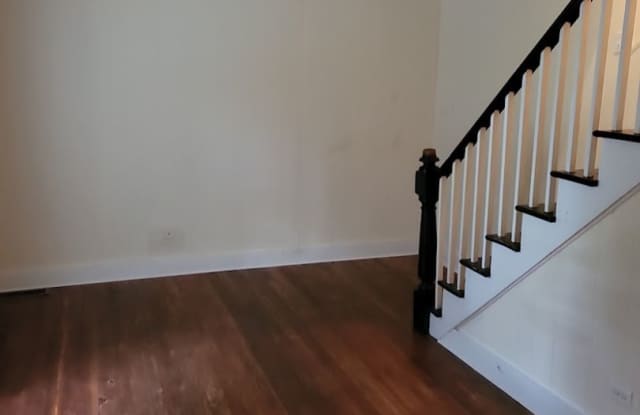 2027-2028 School Year Available  / 6 BR, 3 Bath house within walking distance of UVA grounds and the Corner Gallery 4