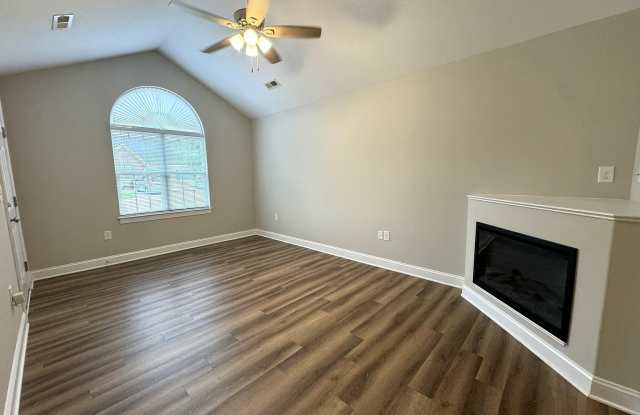 215 Hurt Court Gallery 4