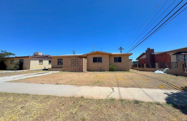 Northeast El Paso 4 Bed 2 Bath  Refrig A/C photos photos
