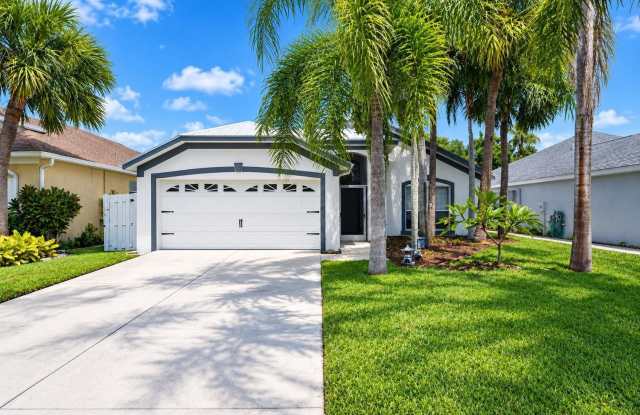 713 NW Waterlily Place Gallery 1