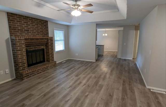 Kickapoo High District w/ Walk-In-Closet photos photos