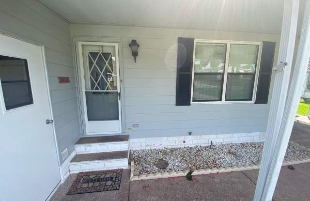 Beautiful 2 + 2, ANNUAL Lease In Orange Blossom Hills Gallery 3