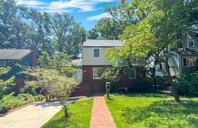 Lovely 2 BR/2 BA Single-Family Home in Cheverly! - 5833 Dewey Street, Cheverly, MD 20785