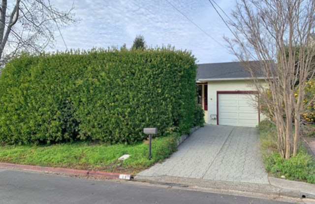 Charming single-story home 2BR/1BA plus ofice  garage in Mill Valley w/ a beautiful garden.(11 Alta Vista Avenue, Mill Valley) photos photos