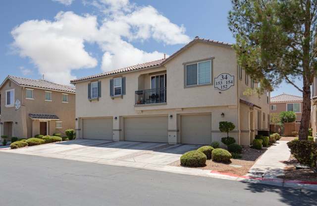 Townhome with yard, 3 br and 2 garage in gated SW community near the 215 Gallery 1