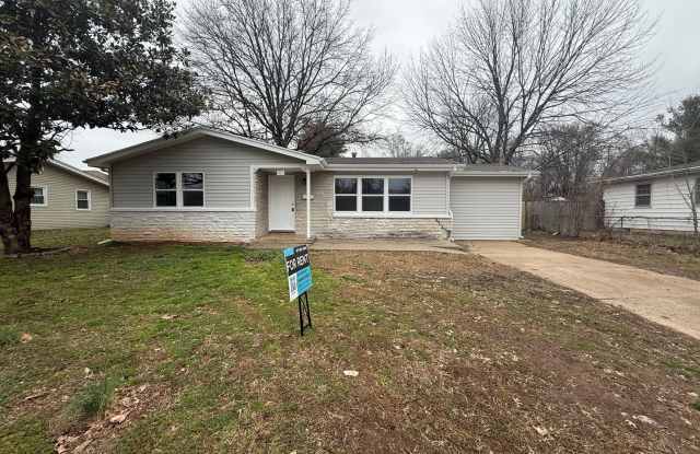 4 Bedroom 2 Bathroom House Available NOW! photos photos