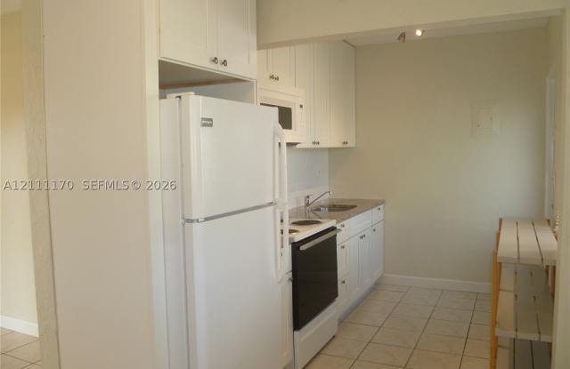 1005 N 18th Ct Gallery 2