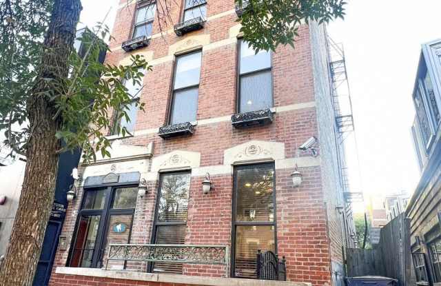 1504 N Wells Street Gallery 1
