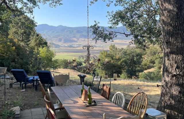 2BR/1 Bath Bear Valley Springs Home with Large 2 Car Detached Garage - Peace, privacy, and room to breathe—all just a short drive from downtown Tehachapi. photos photos