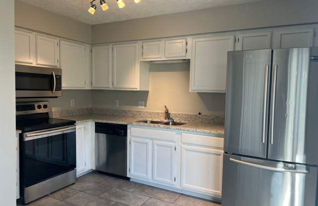 3-Level End-Unit Townhome Near I-24  Tanger Outlets – Basement Suite  Community Pool photos photos