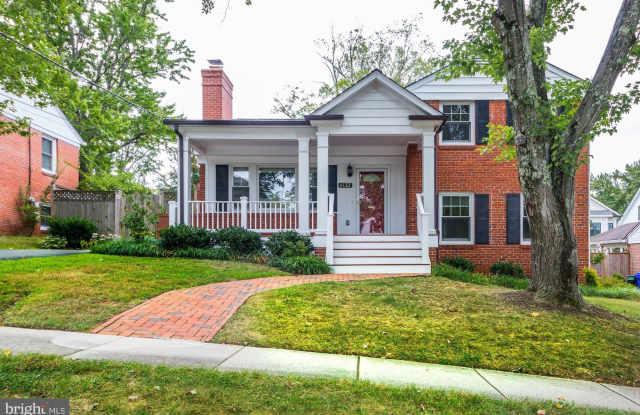 6122 SWANSEA STREET - 6122 Swansea Street, Bethesda, MD 20817