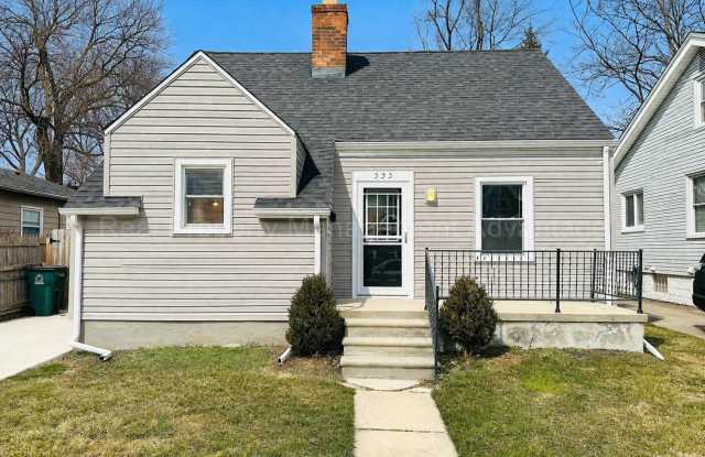 Charming 3 Bedroom Bungalow in Prime Ferndale Location! photos photos