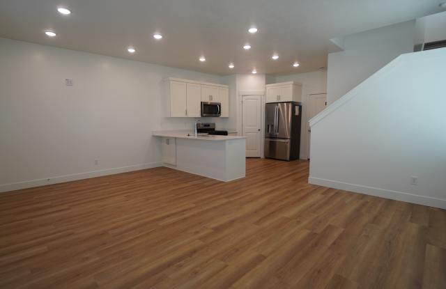 176 W 925 N Gallery 4