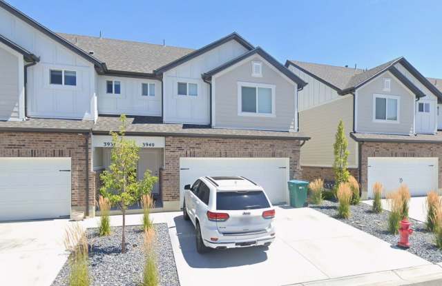 Modern 3 bed 2.5 bath TH for Rent in West Haven! Gallery 1