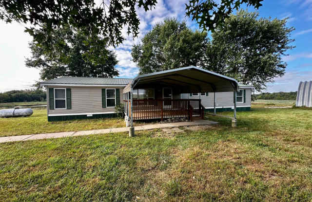 Country Living in Fayette, MO Gallery 1