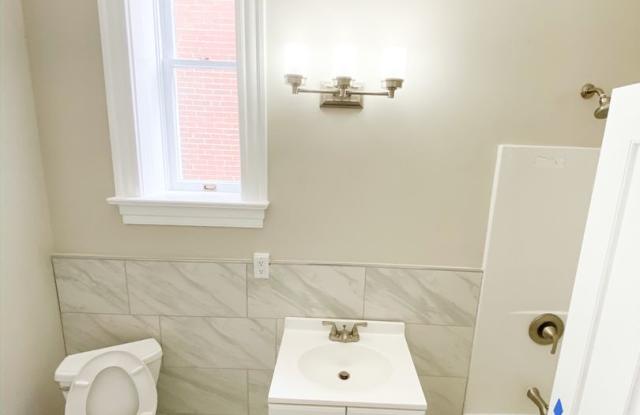 Fully Remodeled 2bed 1bath! Quartz contertops, hardwood floors, central A/C, large deck photos photos