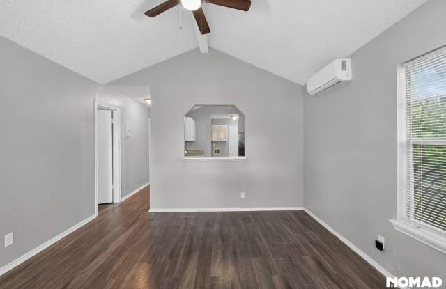 Charming 2BR House in San Antonio Gallery 4