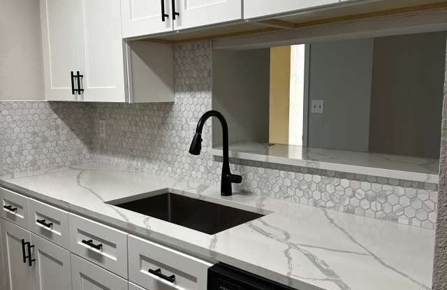 Spacious 2BR Condo in Prime Coral Springs Location Gallery 3