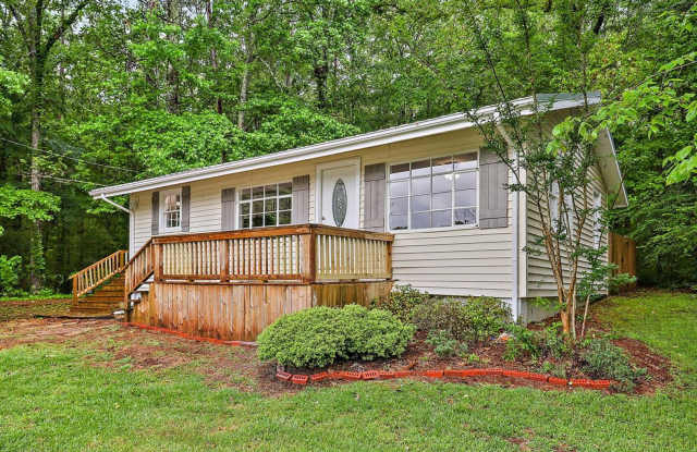Cozy 2BR/1BA Home for Rent in Highly Sought-After Brandon School District - Perfect for Small Families or Professionals! Gallery 1