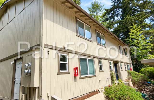 1/2 Off 1st Full Month! Small Pet Friendly Remodeled 2 Bedroom Townhome With Small Yard Gallery 3