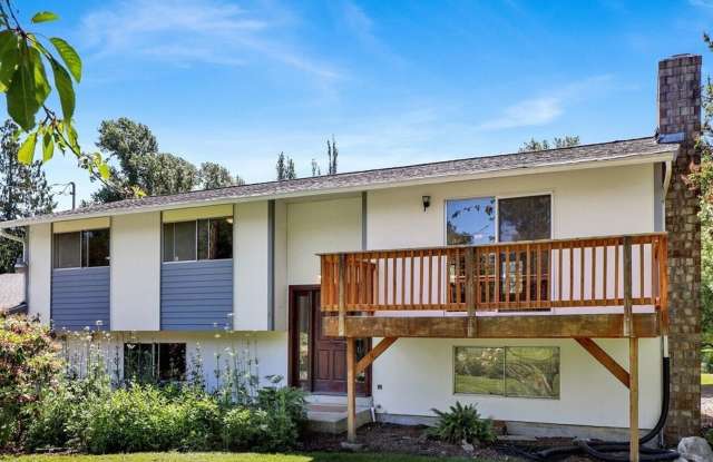 Spacious 4 Bedroom, 2 Bathroom Home Gallery 3
