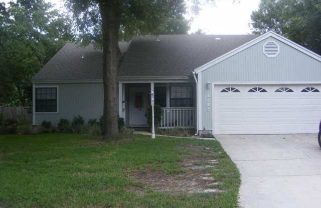 Spacious 4/2 with huge solarium in a mature neighborhood! - 4883 Norwalk Place, Jacksonville, FL 32257