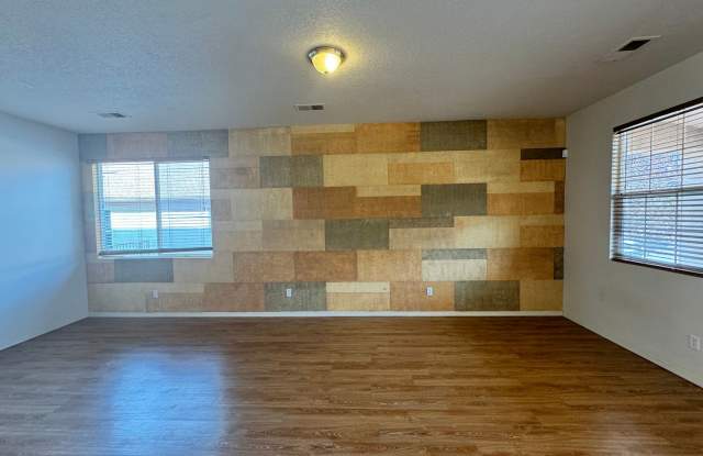 4 bed 2.5 bath home in Huning Ranch Gallery 4